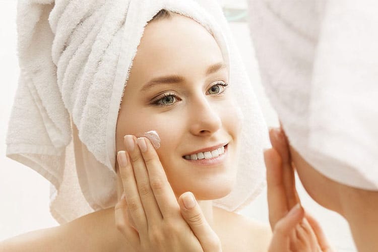 راهنمای مراقبت روزانه از پوست دست و صورت برای انواع پوست